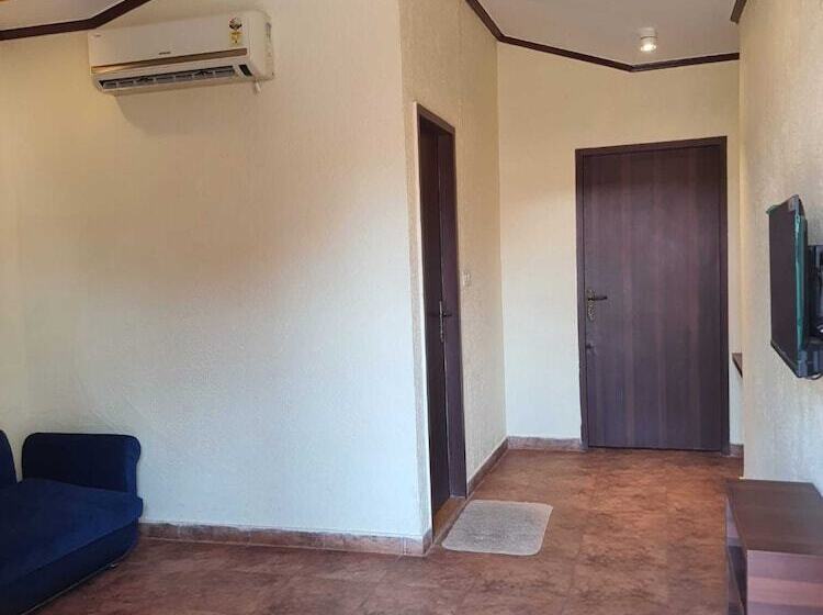 家庭套房, Adamo The Village