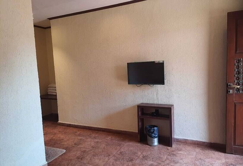 家庭套房, Adamo The Village