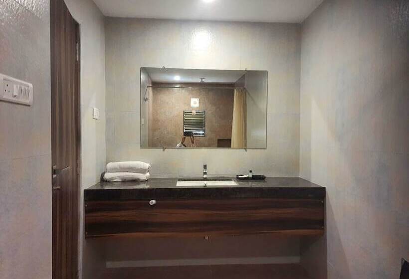 豪华房间, Adamo The Village