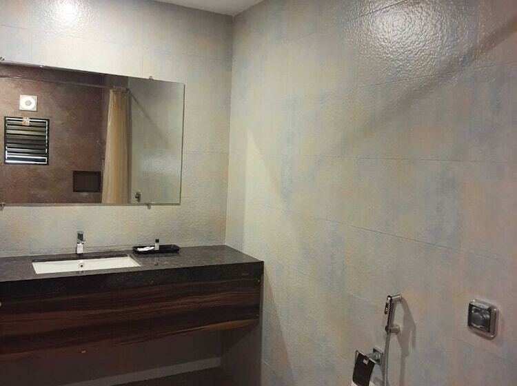 豪华房间, Adamo The Village