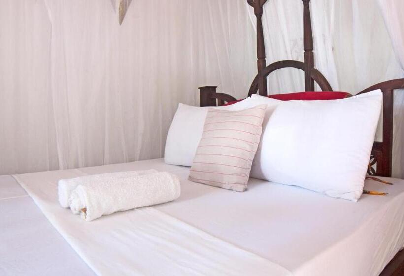 غرفة قياسية مطلّة علي البحر, Meliks