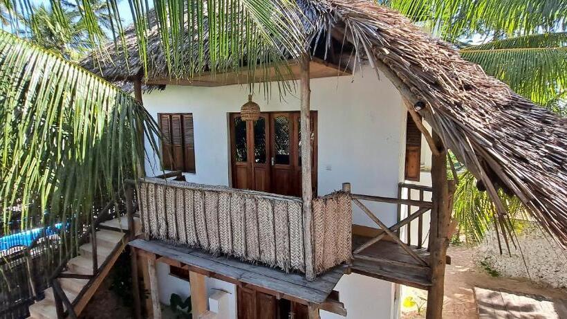 بنجلو قياسى مطل على البحر, Meliks