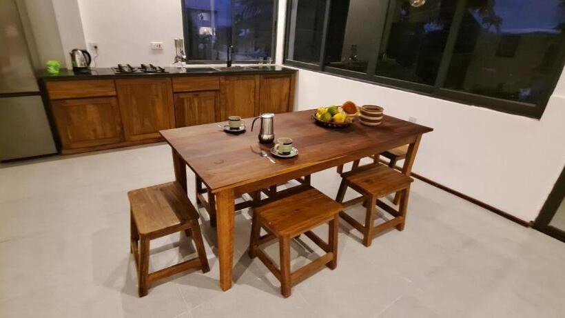 شقة غرفة واحدة, Meliks