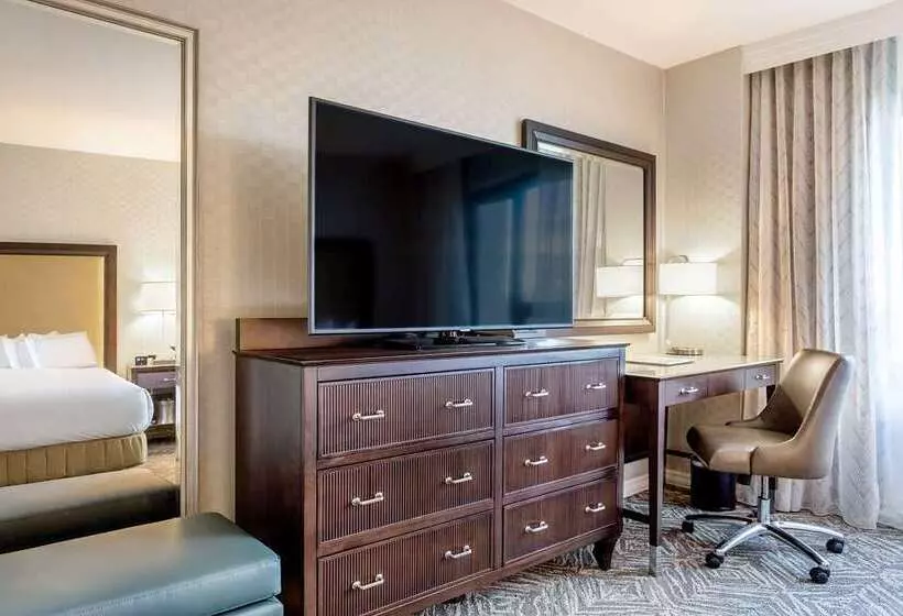 キングサイズベッドのジュニアスイート, Champlain Burlington, Curio Collection By Hilton