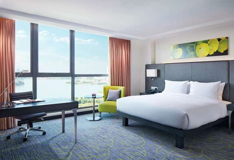 اتاق استاندارد با تخت بزرگ, Champlain Burlington, Curio Collection By Hilton