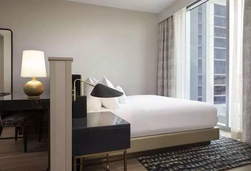 اتاق استاندارد با تخت بزرگ, Champlain Burlington, Curio Collection By Hilton