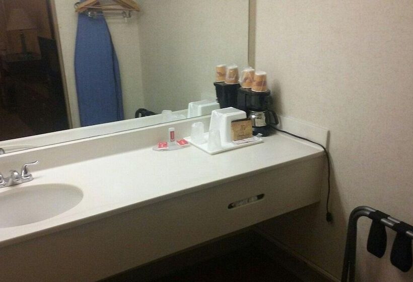 带2个双人床的标准工作室, Econo Lodge