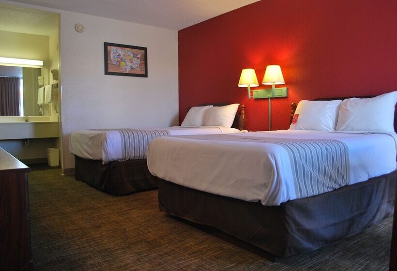 带2个双人床的标准工作室, Econo Lodge