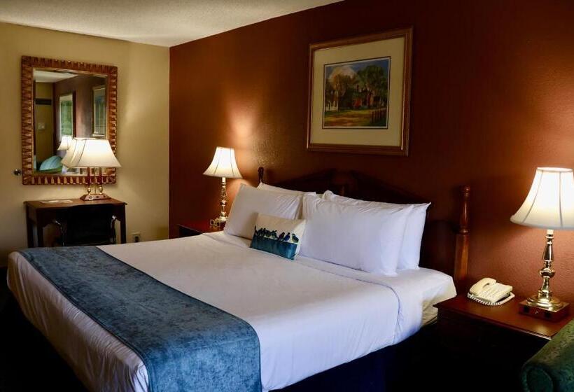 Quarto Estandar Cama King, Fort Magruder Historic Williamsburg, Trademark By Wyndham