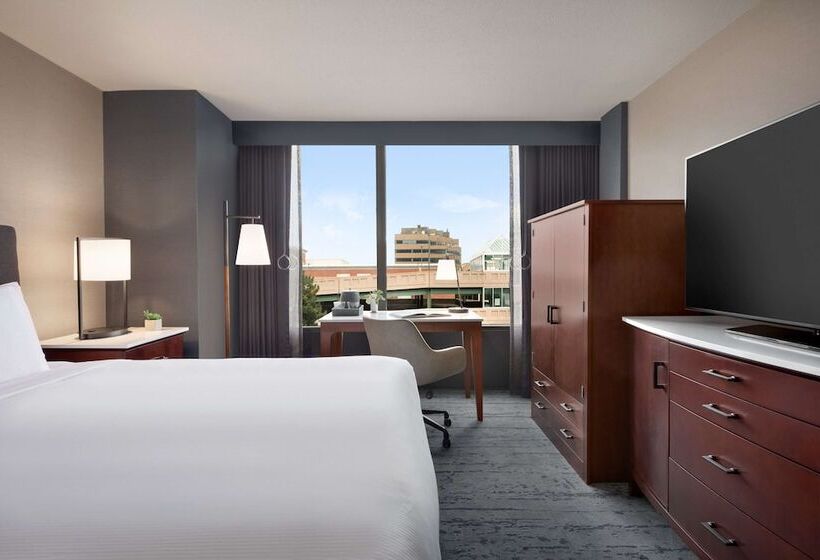 اتاق استاندارد با چشم‌انداز شهر, Champlain Burlington, Curio Collection By Hilton