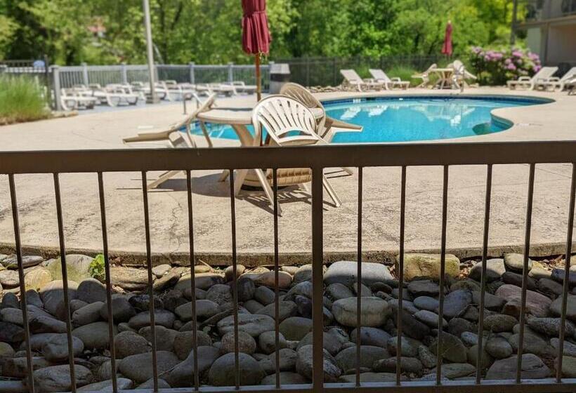 غرفة قياسية مزوَّدة بشُرفة, Quality Inn