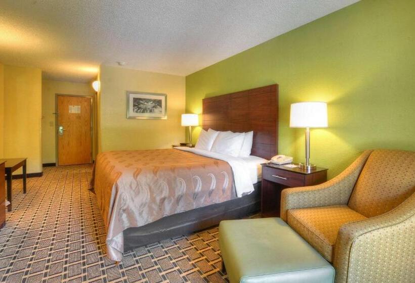 Номер Стандарт с Балконом, Quality Inn