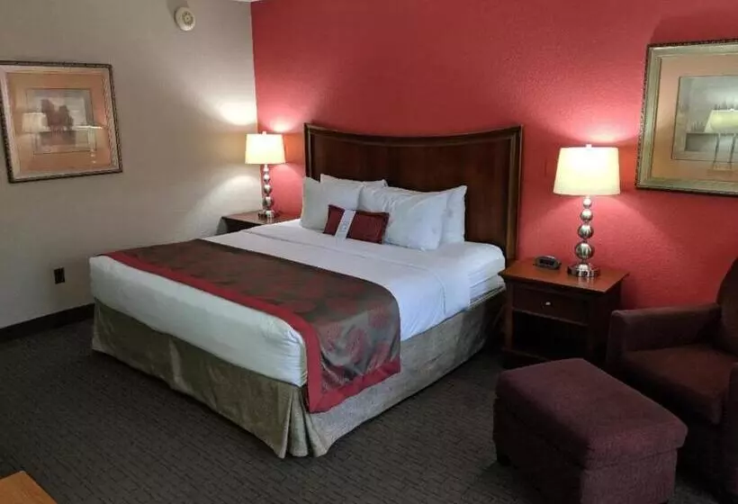 キングサイズベッドのスタンダードルーム, Ramada By Wyndham Raleigh