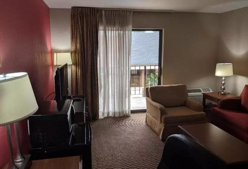 キングサイズベッドのスイートルーム, Ramada By Wyndham Raleigh