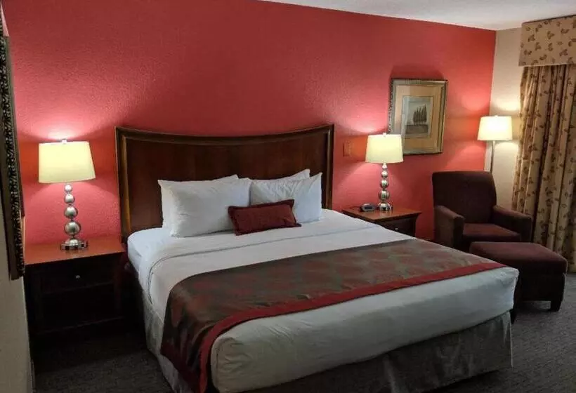 キングサイズベッドのスイートルーム, Ramada By Wyndham Raleigh