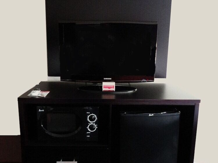 带2个双人床的标准工作室, Ramada By Wyndham Tuscaloosa