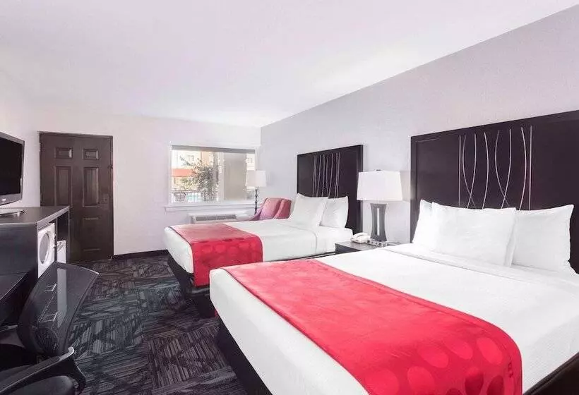 ２ダブルベッドのスタンダードルーム, Ramada By Wyndham Tuscaloosa