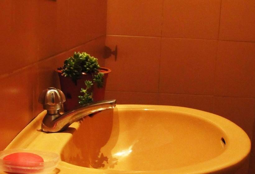 סוויטה, Buena Vista Hostel