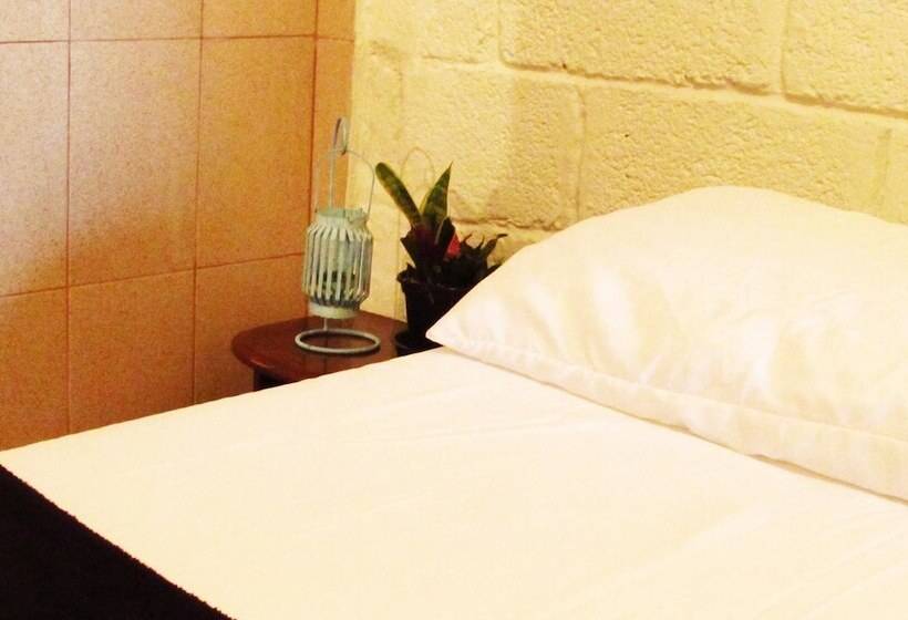 סוויטה, Buena Vista Hostel