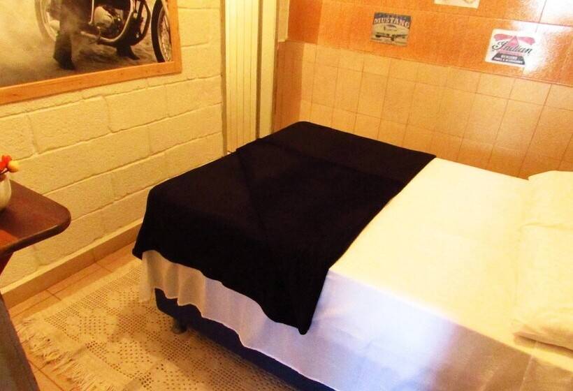 סוויטה, Buena Vista Hostel