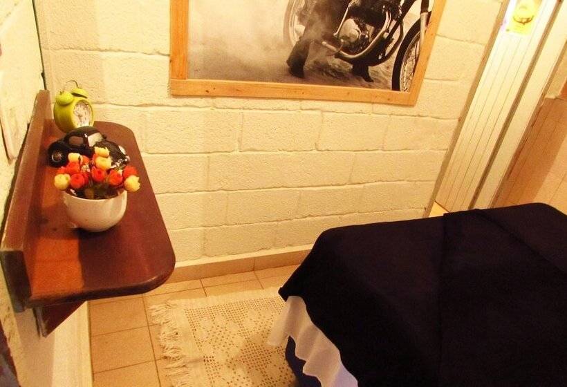 סוויטה, Buena Vista Hostel