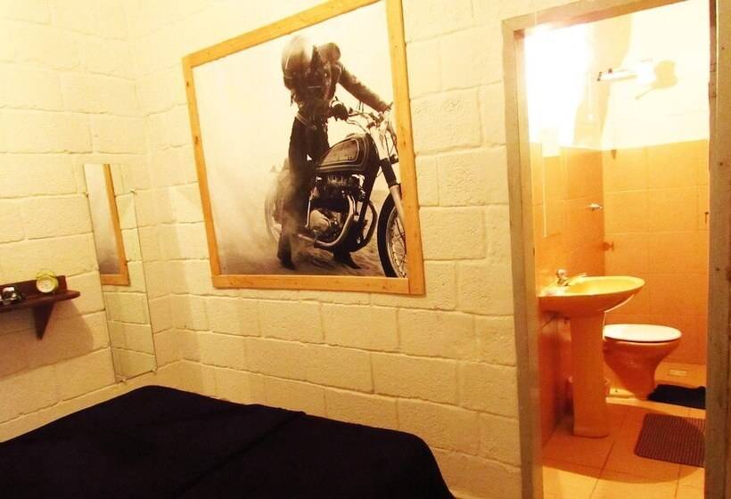 סוויטה, Buena Vista Hostel