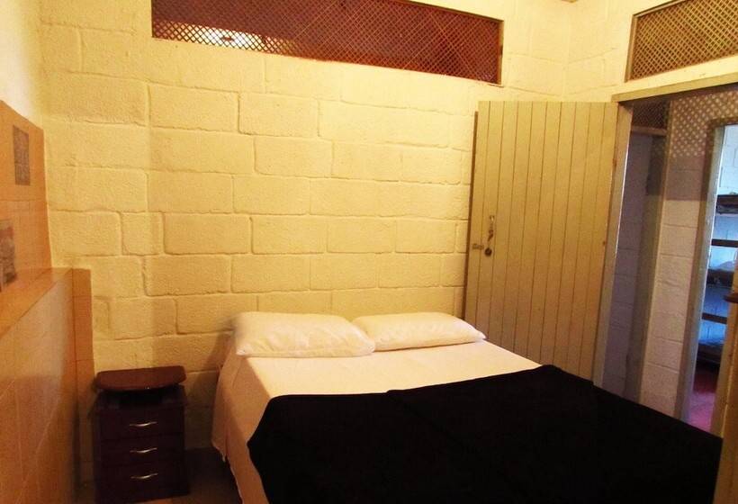 סוויטה, Buena Vista Hostel