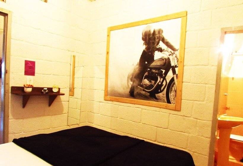 סוויטה, Buena Vista Hostel