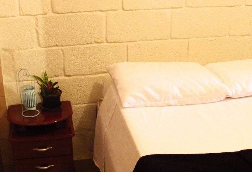 סוויטה, Buena Vista Hostel