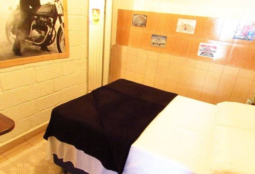 סוויטה, Buena Vista Hostel