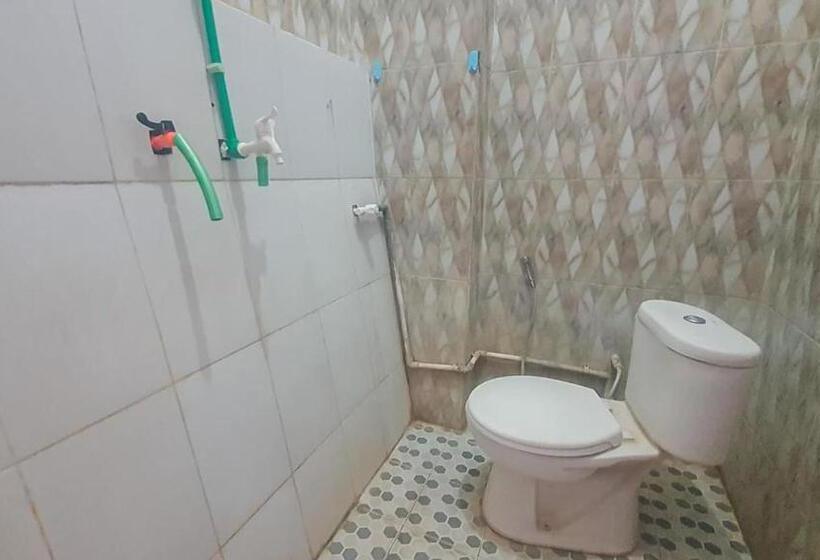 Номер Economy, Reddoorz Syariah At Banyu Asem Banyuwangi
