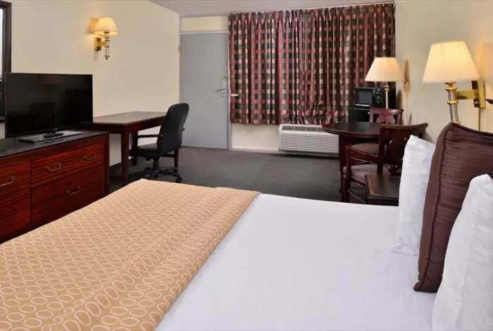 キングサイズベッドのスタンダードルーム, Castle Inn & Suites Anadarko