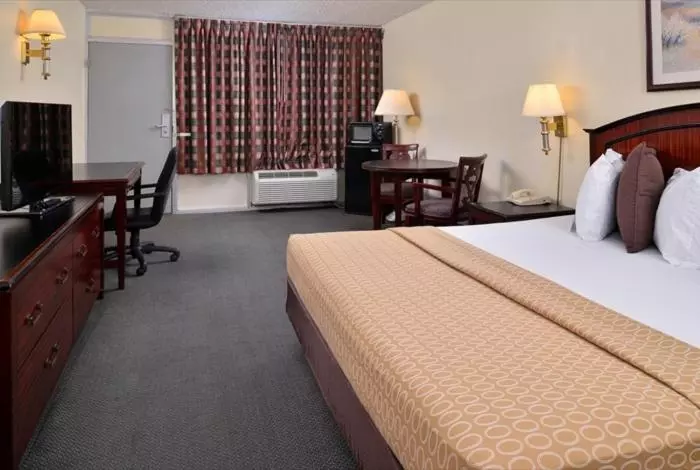 キングサイズベッドのスタンダードルーム, Castle Inn & Suites Anadarko