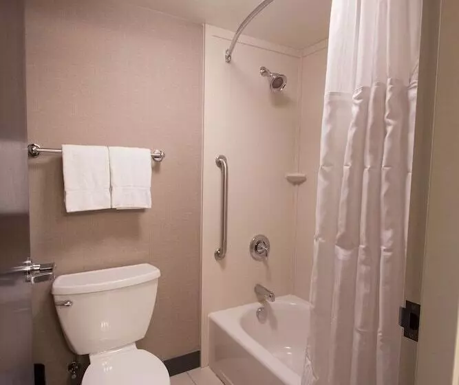 Sviitti Liikuntarajoitteisille, Comfort Inn & Suites