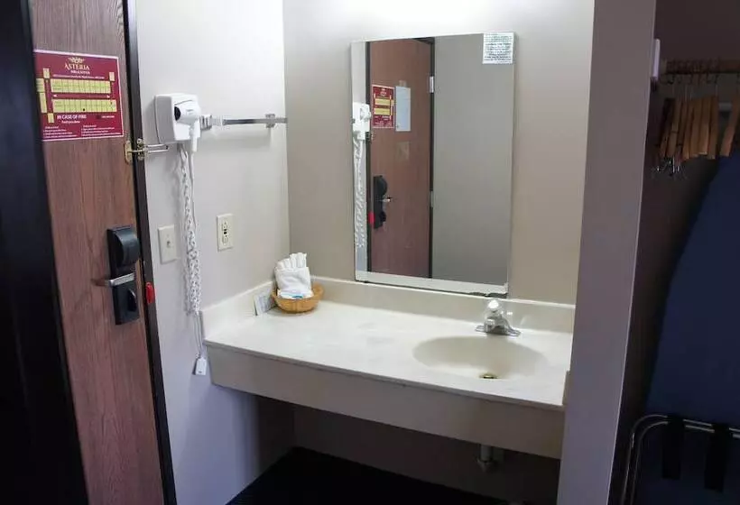 ２ダブルベッドのスタンダードルーム, Coratel Inn And Suites Maple Grove