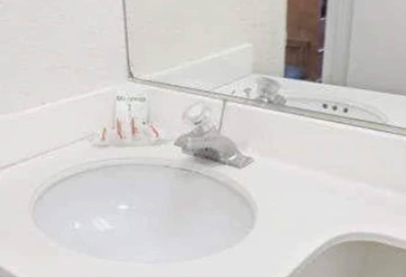 带2个双人床的标准工作室, Days Inn By Wyndham San Marcos