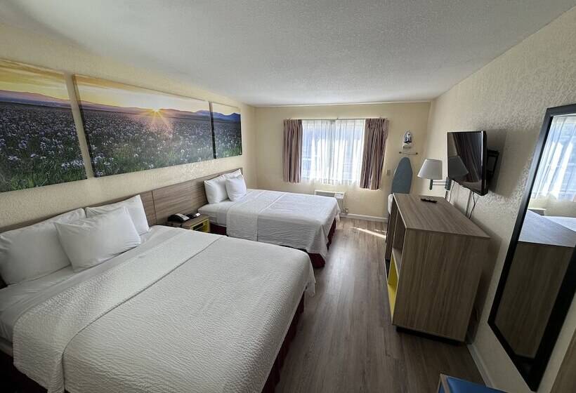 带2个双人床的标准工作室, Days Inn By Wyndham San Marcos