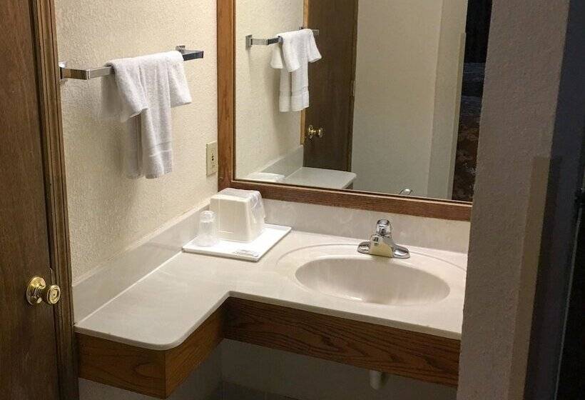 Номер Стандарт 2 Двуспальные Кровати, Days Inn By Wyndham Thomson