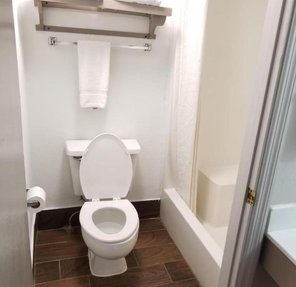 Номер Стандарт 2 Двуспальные Кровати, Days Inn By Wyndham Thomson