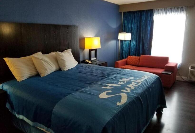 Номер Стандарт Кровать Кинг Адаптированный для Инвалидов, Days Inn By Wyndham Thomson