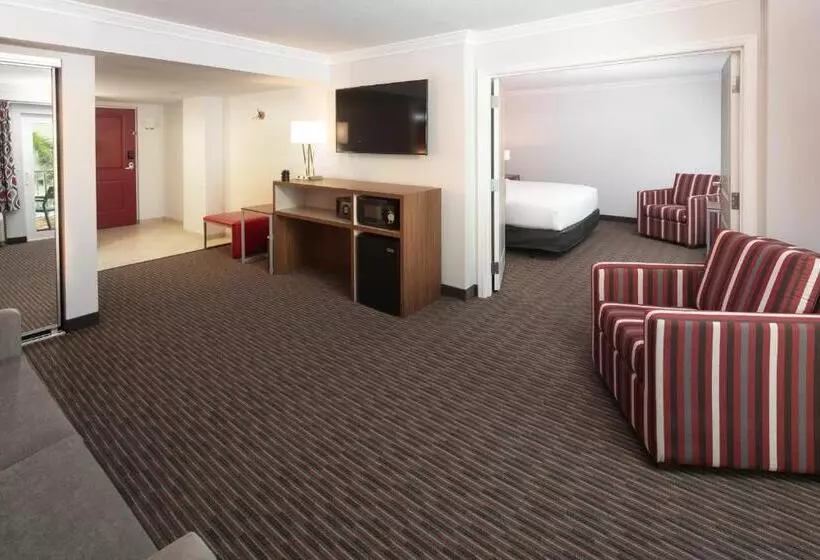 سوییت اجرایی, Red Lion Hotel Orlando Lake Buena Vista South  Near Disney