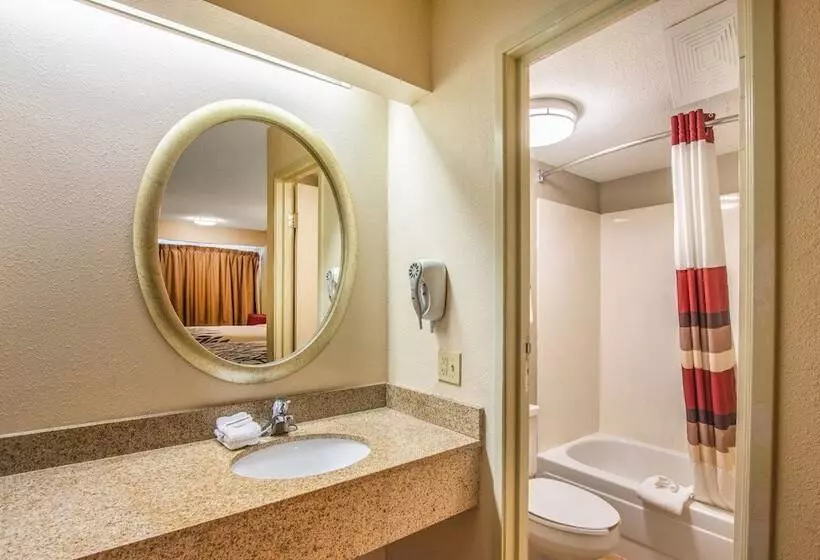 اتاق لوکس, Red Roof Inn Kalamazoo West Western Michigan U