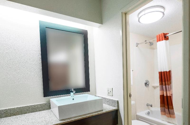Номер Superior Кровать Кинг, Red Roof Inn Toledo  University