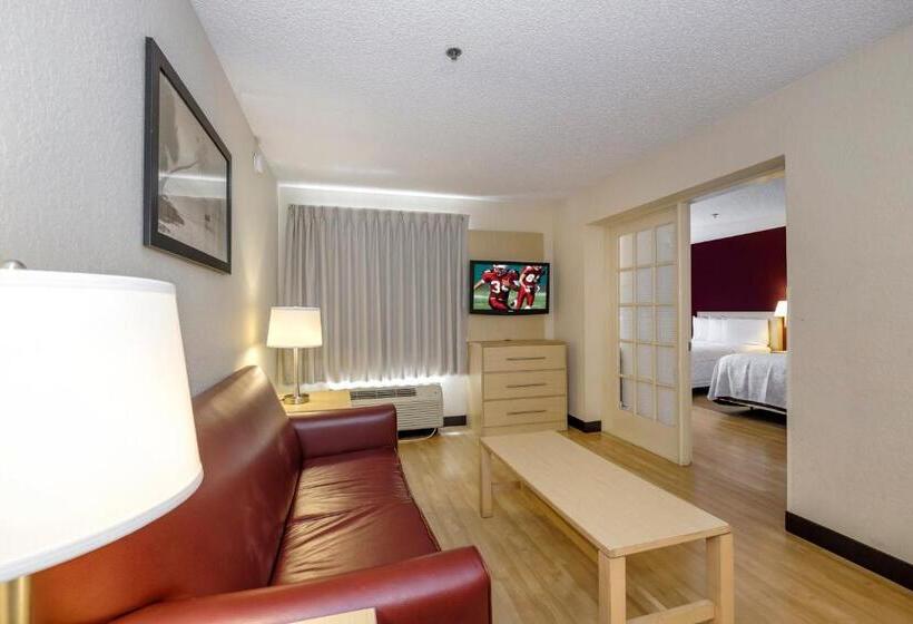 סוויטה, Red Roof Inn Plus + Gainesville