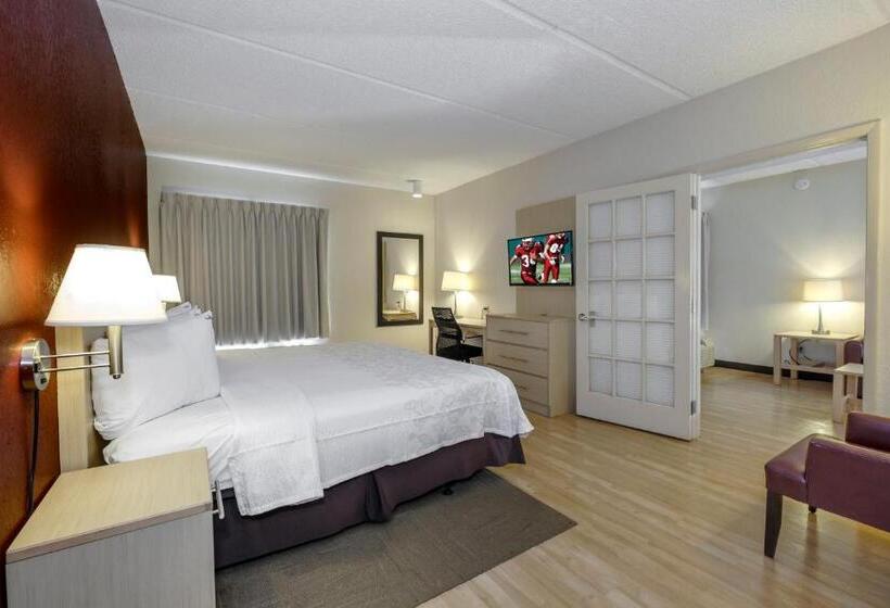 סוויטה מותאמת לאדם עם מוגבלויות, Red Roof Inn Plus + Gainesville