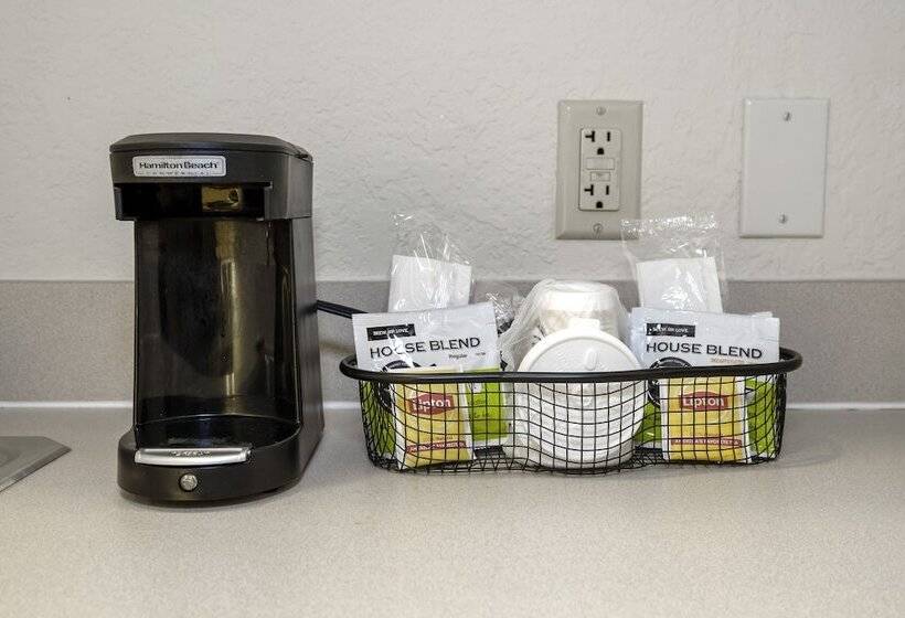 غرفة ديلوكس لذوى الاحتياجات الخاصة, Red Roof Inn Plus + Gainesville