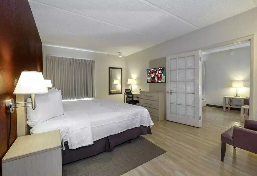 身障者適用スイートルーム, Red Roof Inn Plus + Gainesville