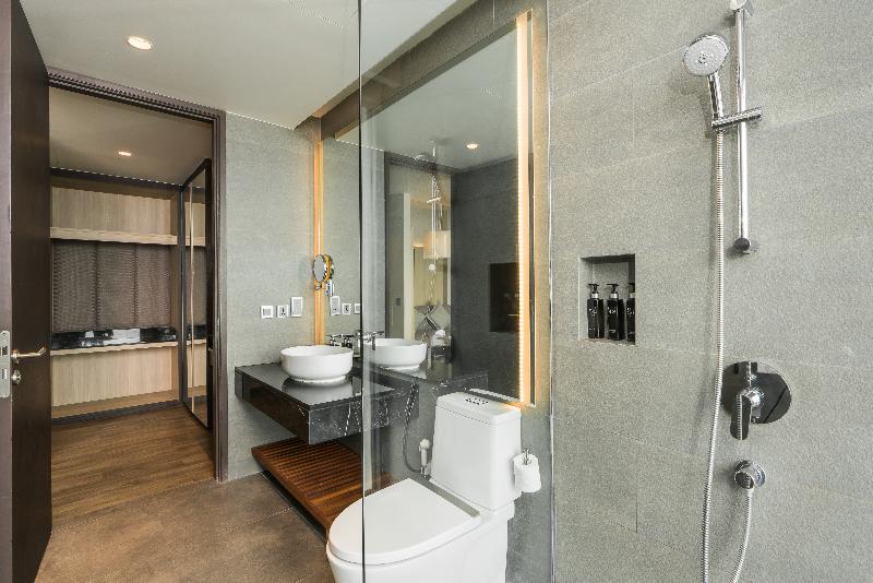 جناح, Red Roof Inn Plus + Gainesville