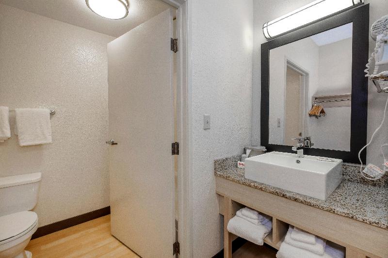 جناح سرير كينج, Red Roof Inn Plus + Gainesville