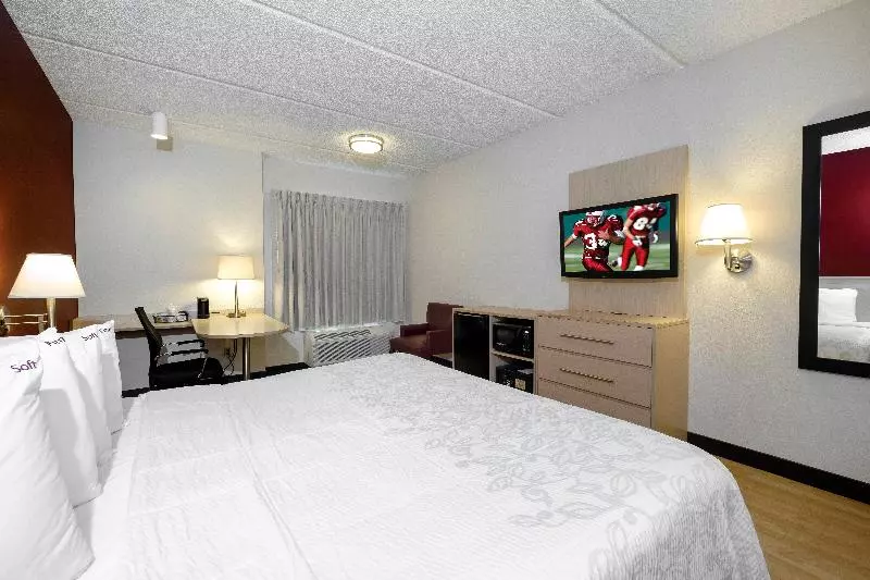 キングサイズベッドのスーペリアルーム, Red Roof Inn Plus + Gainesville